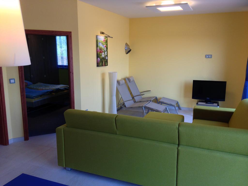 Lake View Apartments Near Golf Resort Kuneticka Hora, Dritec Pardubice Room photo